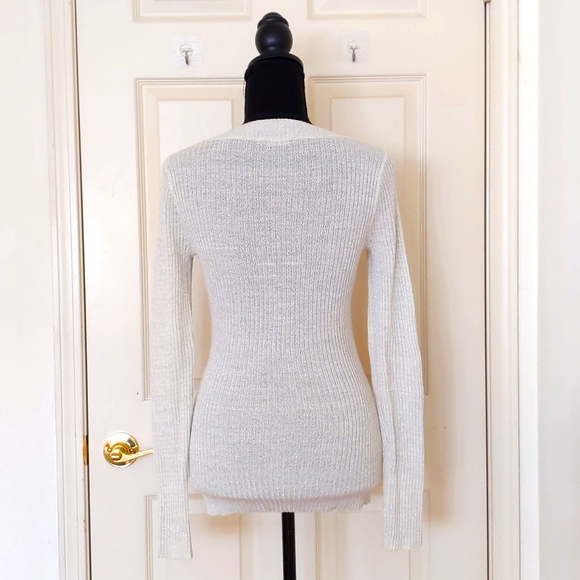 NWT.The Limited Wool Blended V-Neck Knit Patterns Cream w/Silver Sparkle Sweater - Picture 2 of 4